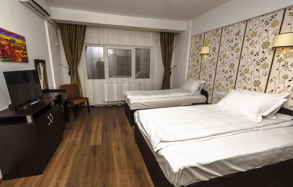 Hotel Sara'S Sons Băile Herculane Zewnętrze zdjęcie