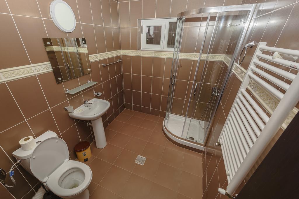 Hotel Sara'S Sons Băile Herculane Zewnętrze zdjęcie
