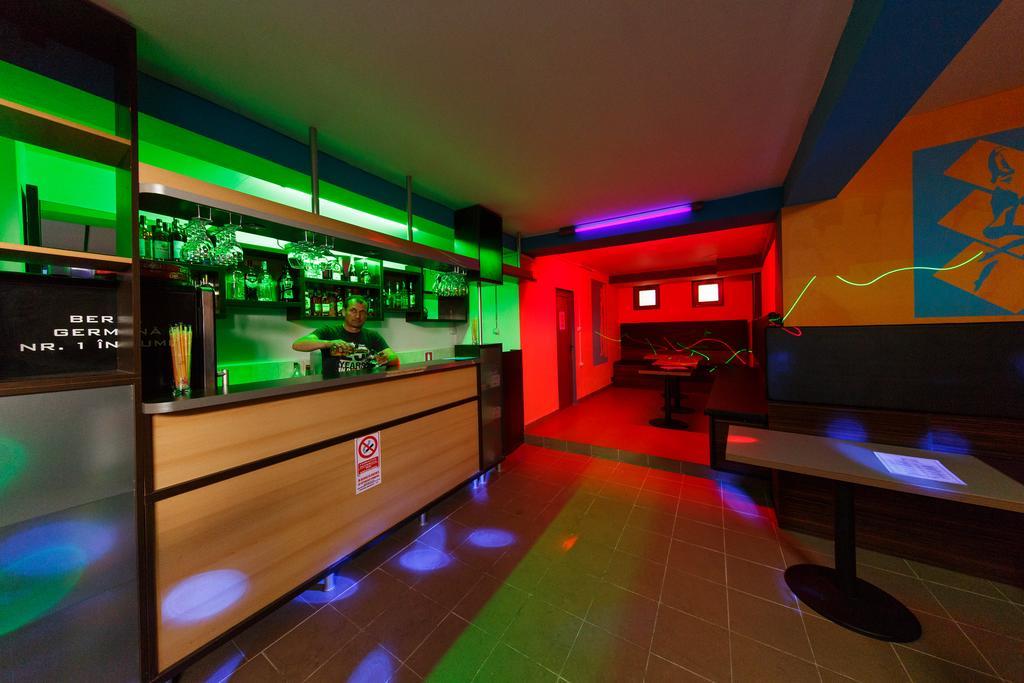 Hotel Sara'S Sons Băile Herculane Zewnętrze zdjęcie